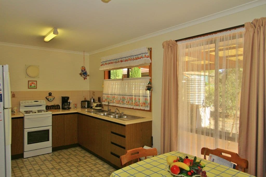 13 Thomas Street, Heathcote VIC 3523, Heathcote - Thumbnail 3