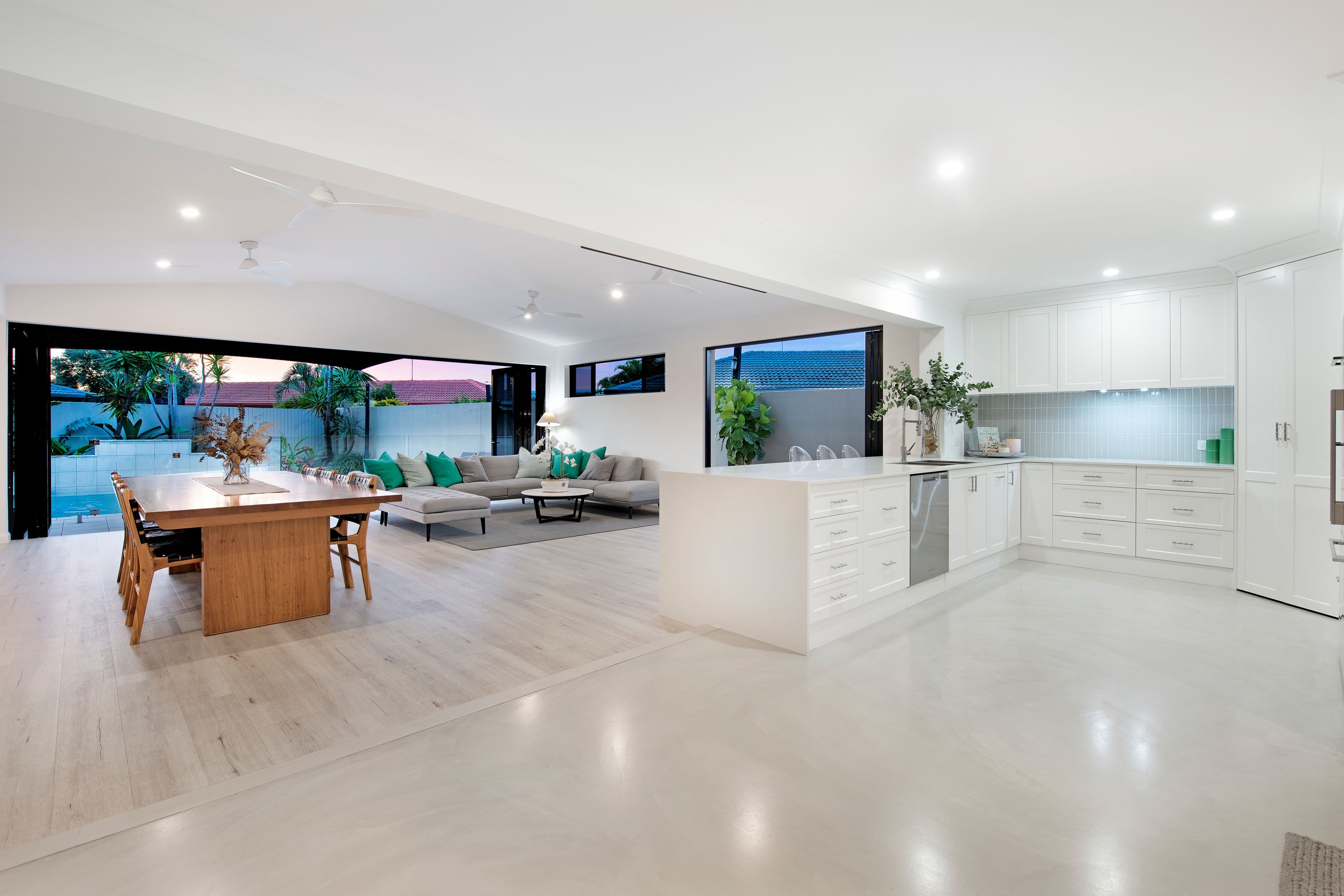 4 Reef Court, Mermaid Waters QLD 4218, Mermaid Waters - Thumbnail 3