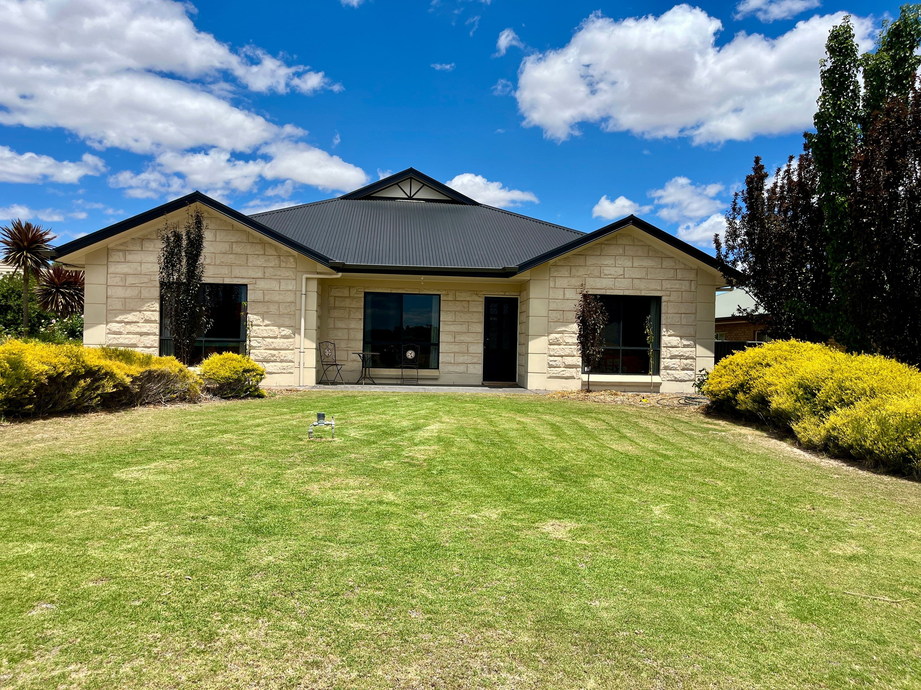98 South Avenue, Bordertown SA 5268, Bordertown - Image 1