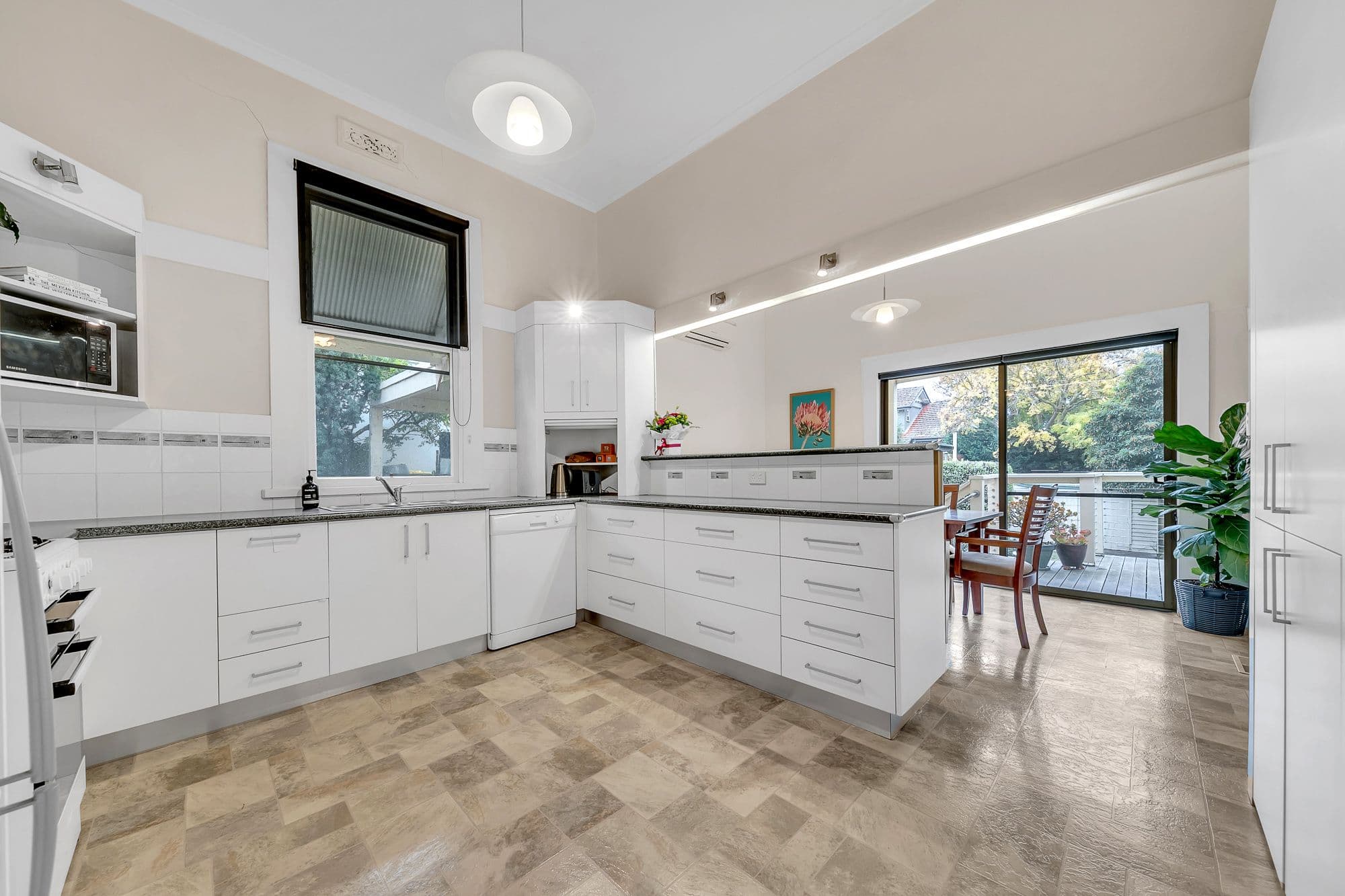 132 Noble Street, Newtown VIC 3220, Newtown - Thumbnail 4