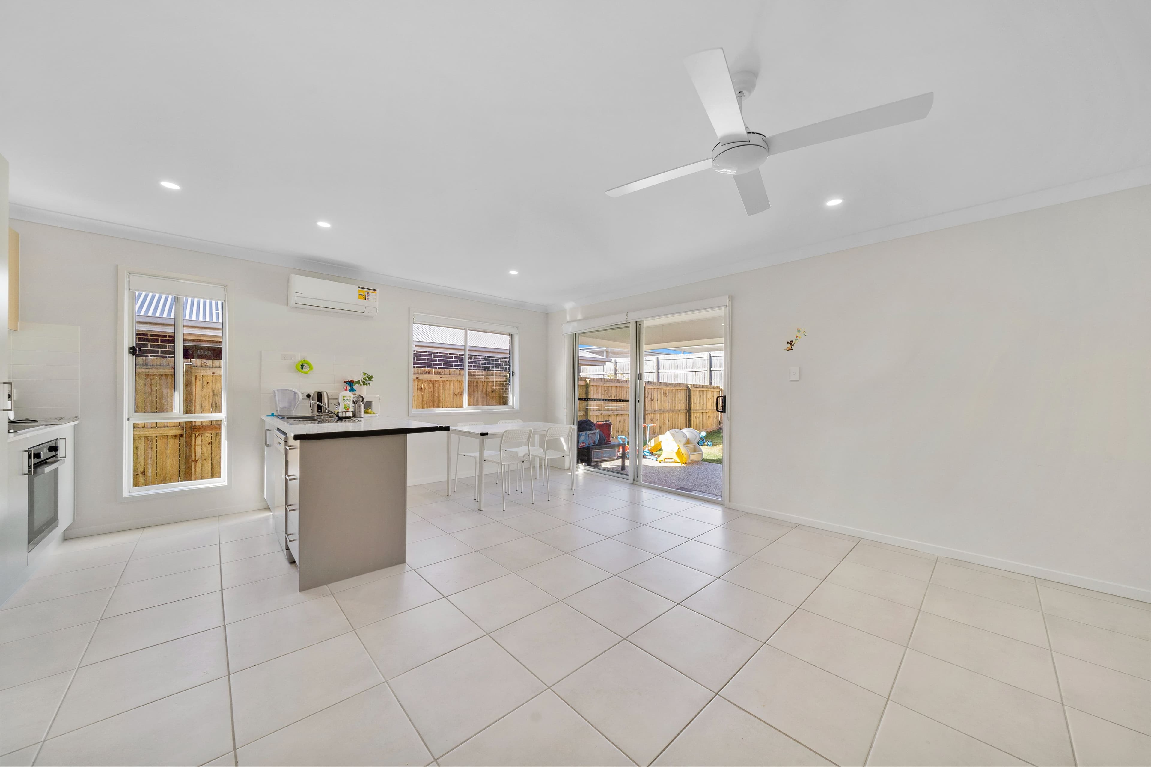 35 Eileen Court, Logan Reserve QLD 4133, Logan Reserve - Thumbnail 2