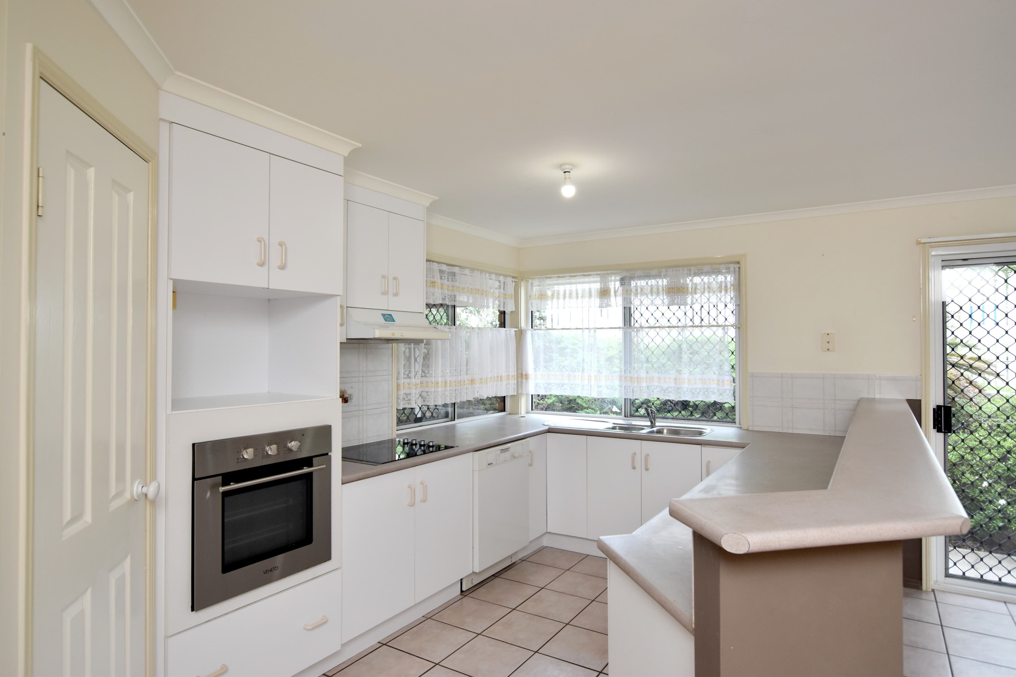 2 Kenneth Court, New Auckland QLD 4680, New Auckland - Thumbnail 3