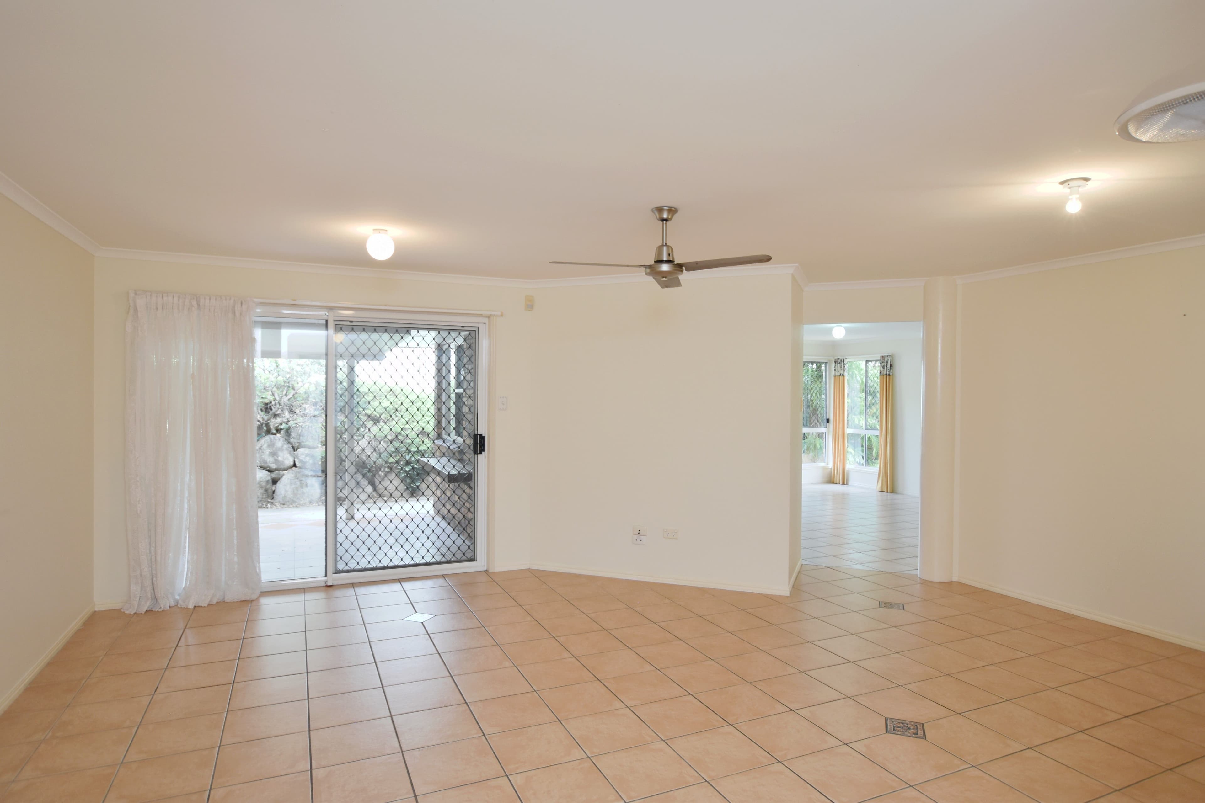 2 Kenneth Court, New Auckland QLD 4680, New Auckland - Thumbnail 5
