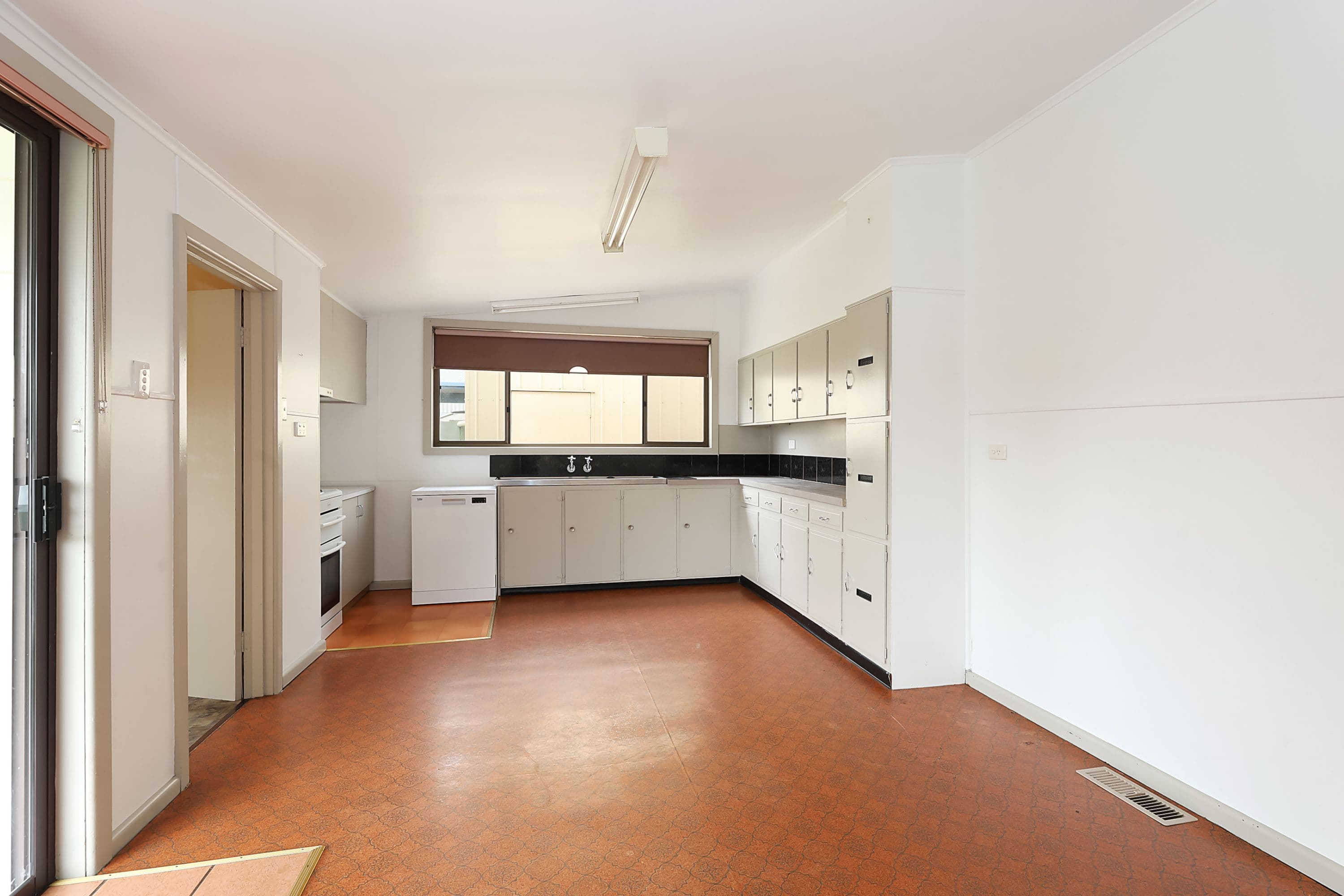4 Tait Street, Camperdown VIC 3260, Camperdown - Thumbnail 3