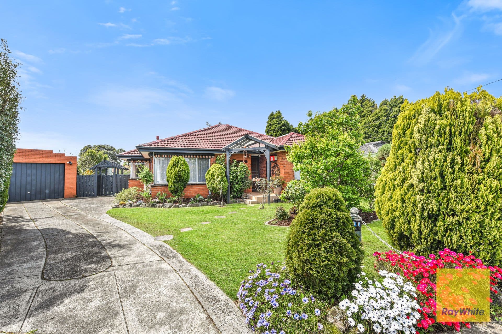 31 Holly Avenue, Dandenong North VIC 3175, Dandenong North - Thumbnail 2