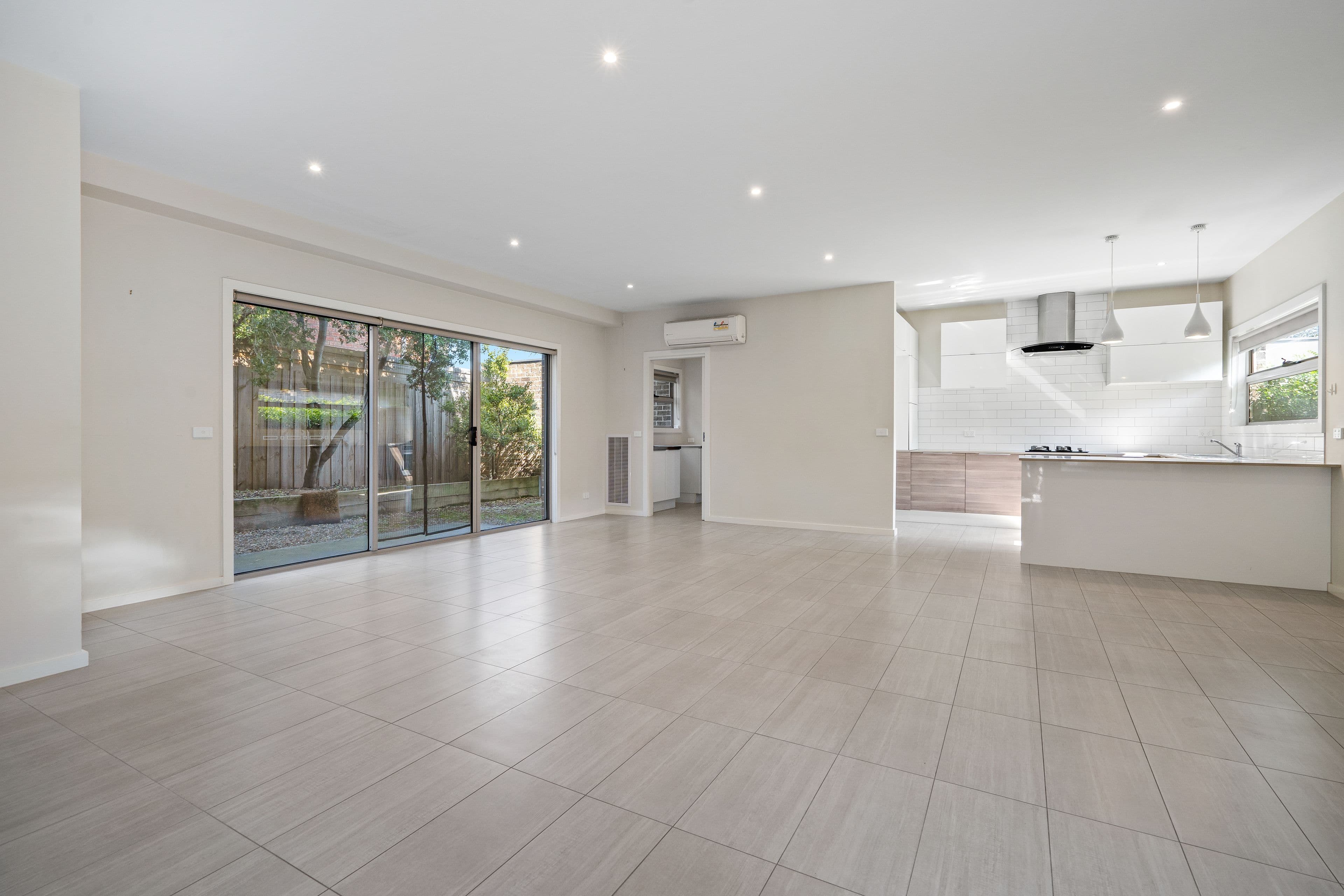 33 McGlynn Avenue, South Morang VIC 3752, South Morang - Thumbnail 3