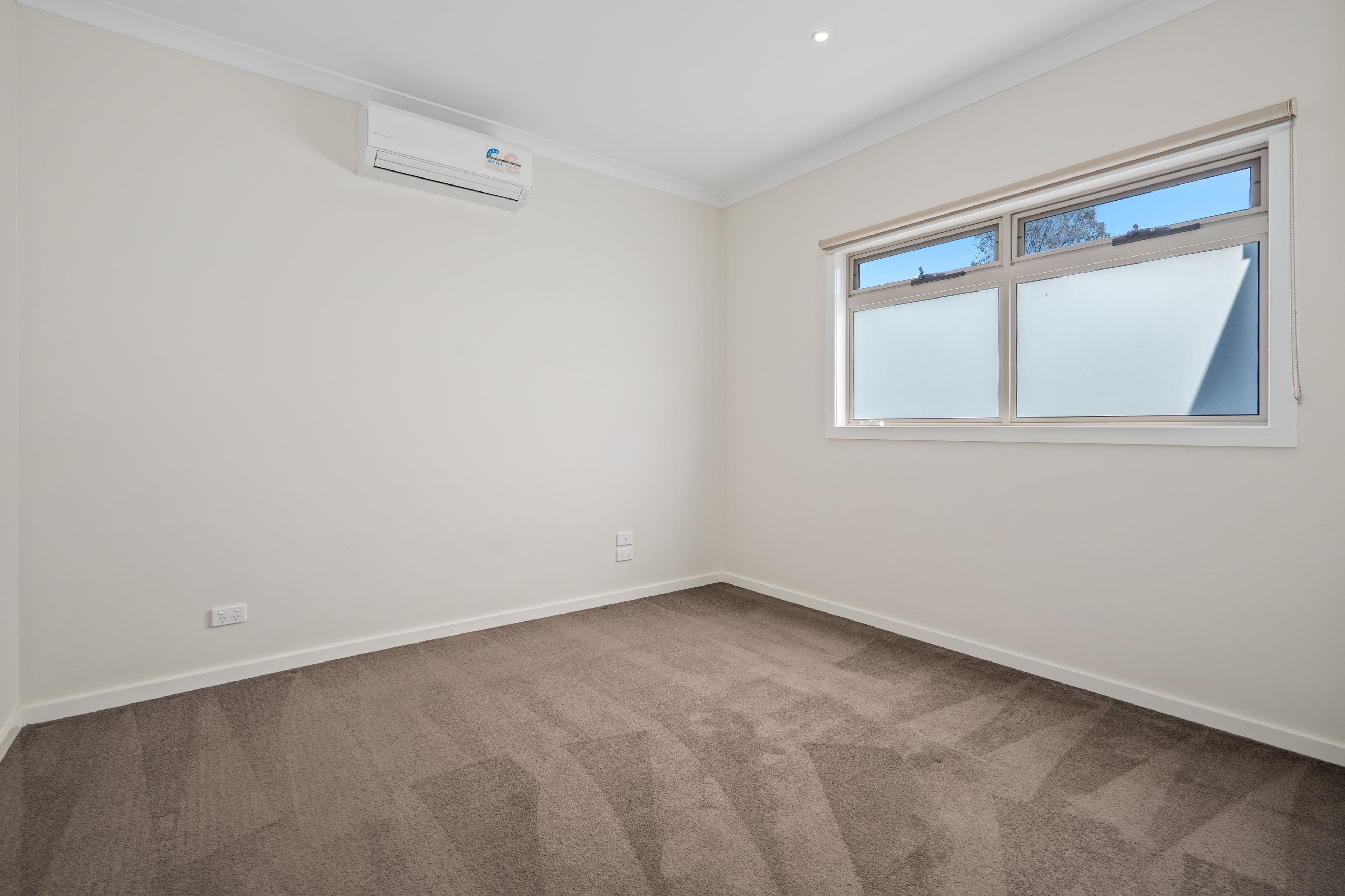 33 McGlynn Avenue, South Morang VIC 3752, South Morang - Thumbnail 4