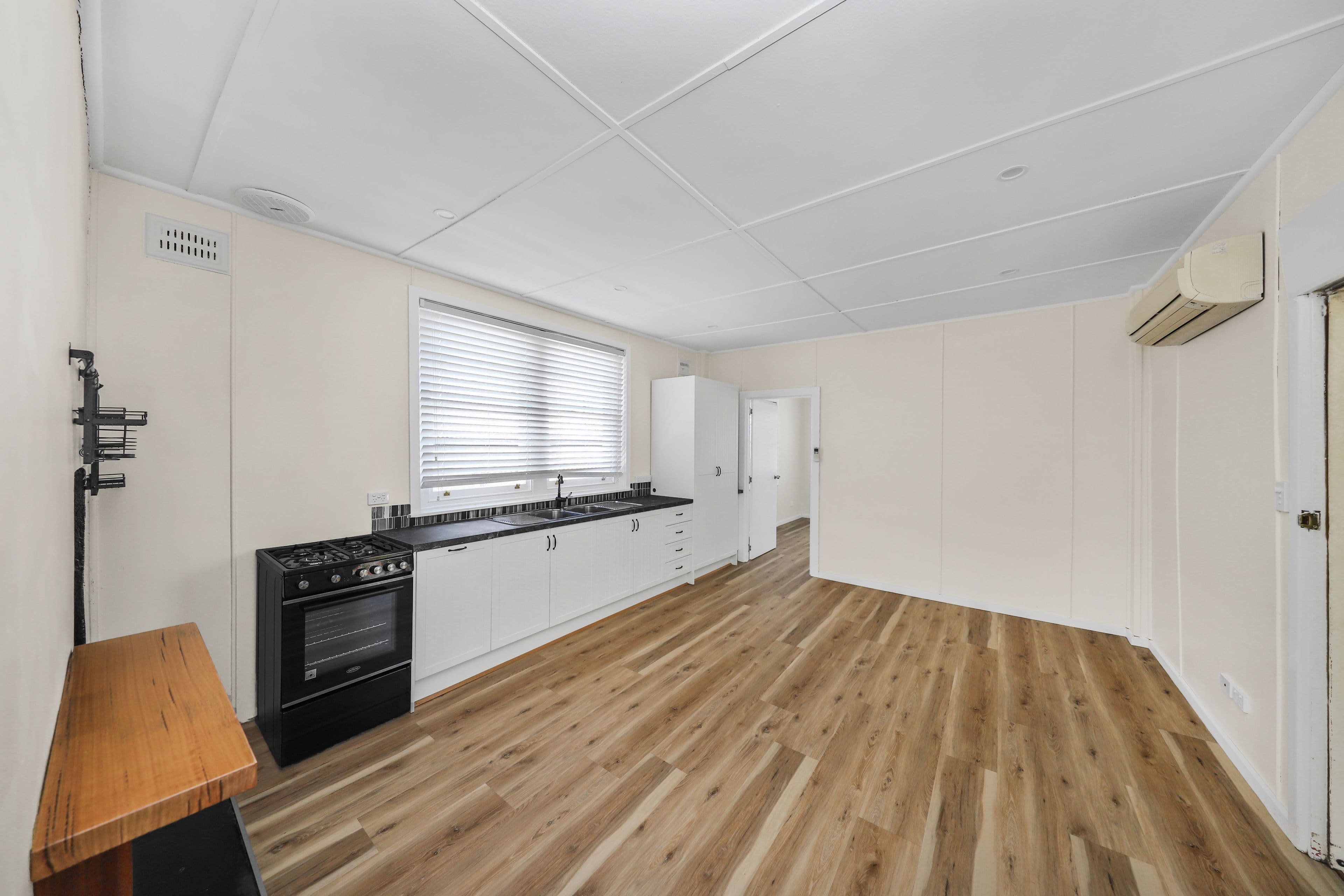 27 Lambie Street, Tumut NSW 2720, Tumut - Thumbnail 2