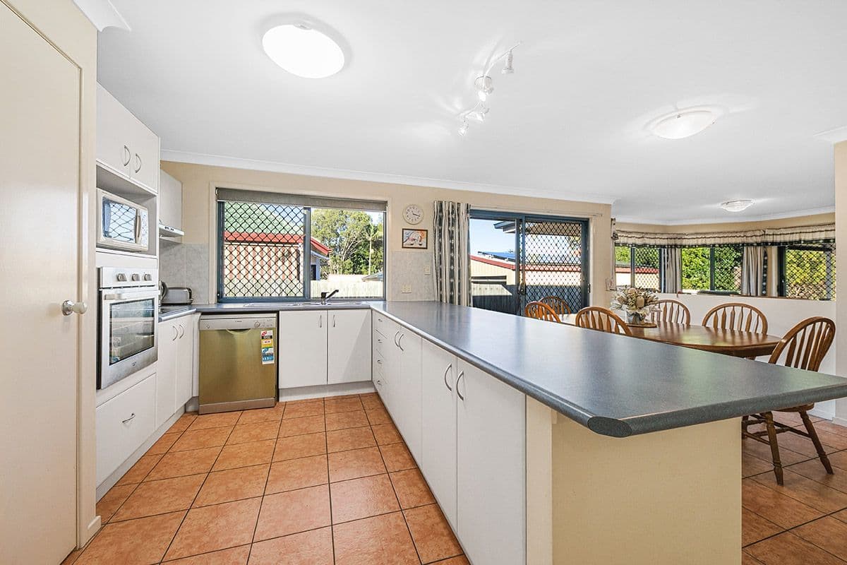 271 Cliveden Avenue, Oxley QLD 4075, Oxley - Thumbnail 2