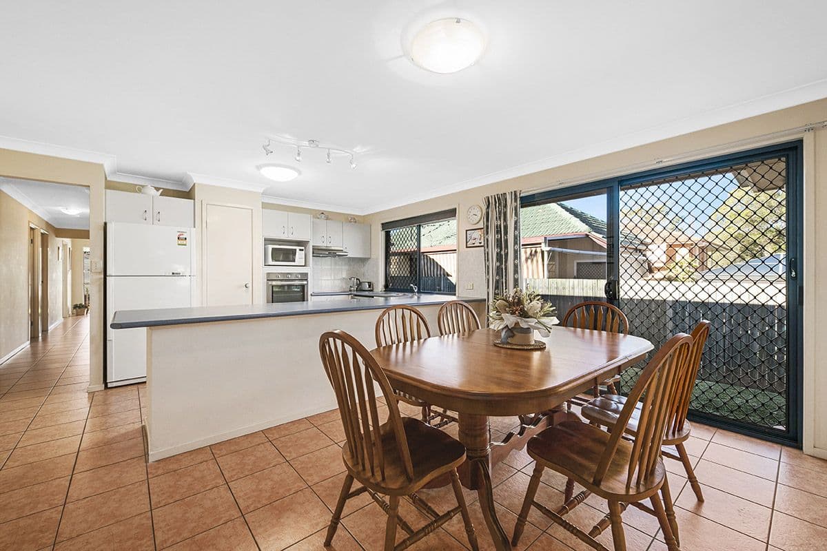 271 Cliveden Avenue, Oxley QLD 4075, Oxley - Thumbnail 3