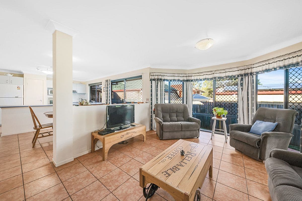 271 Cliveden Avenue, Oxley QLD 4075, Oxley - Thumbnail 4
