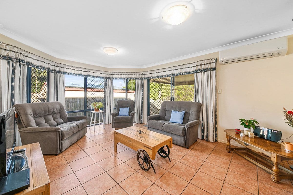 271 Cliveden Avenue, Oxley QLD 4075, Oxley - Thumbnail 5