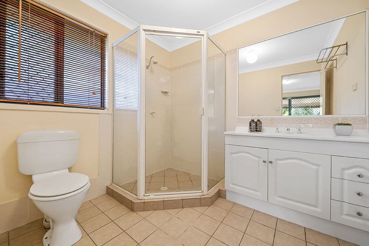 271 Cliveden Avenue, Oxley QLD 4075, Oxley - Thumbnail 8