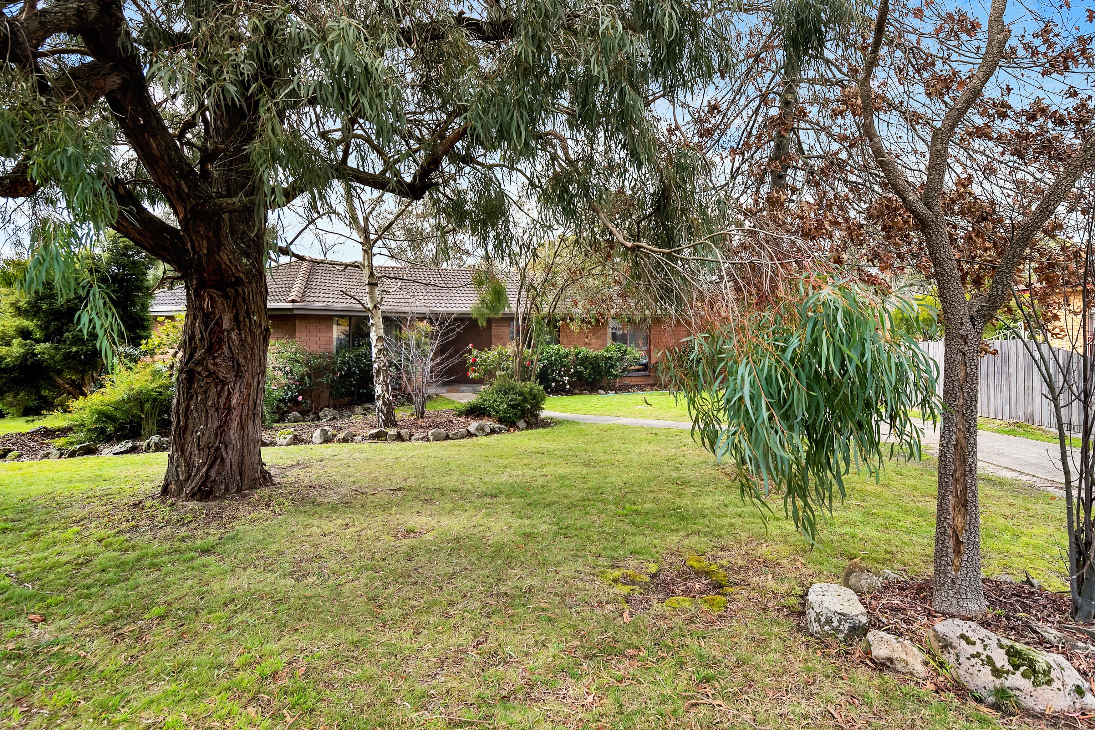 11 Hermitage Avenue, Mount Clear VIC 3350, Mount Clear - Thumbnail 2