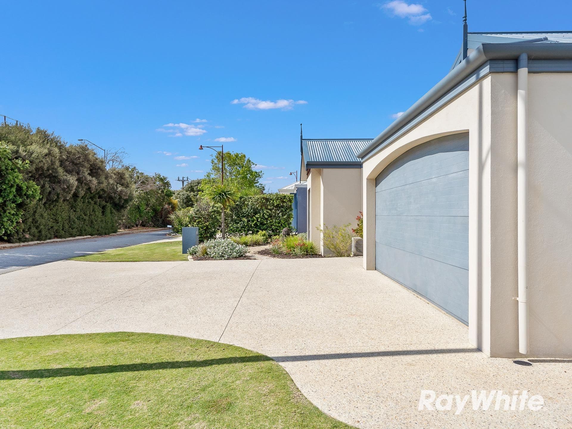 17 Chantilly Circuit, Meadow Springs WA 6210, Meadow Springs - Thumbnail 2