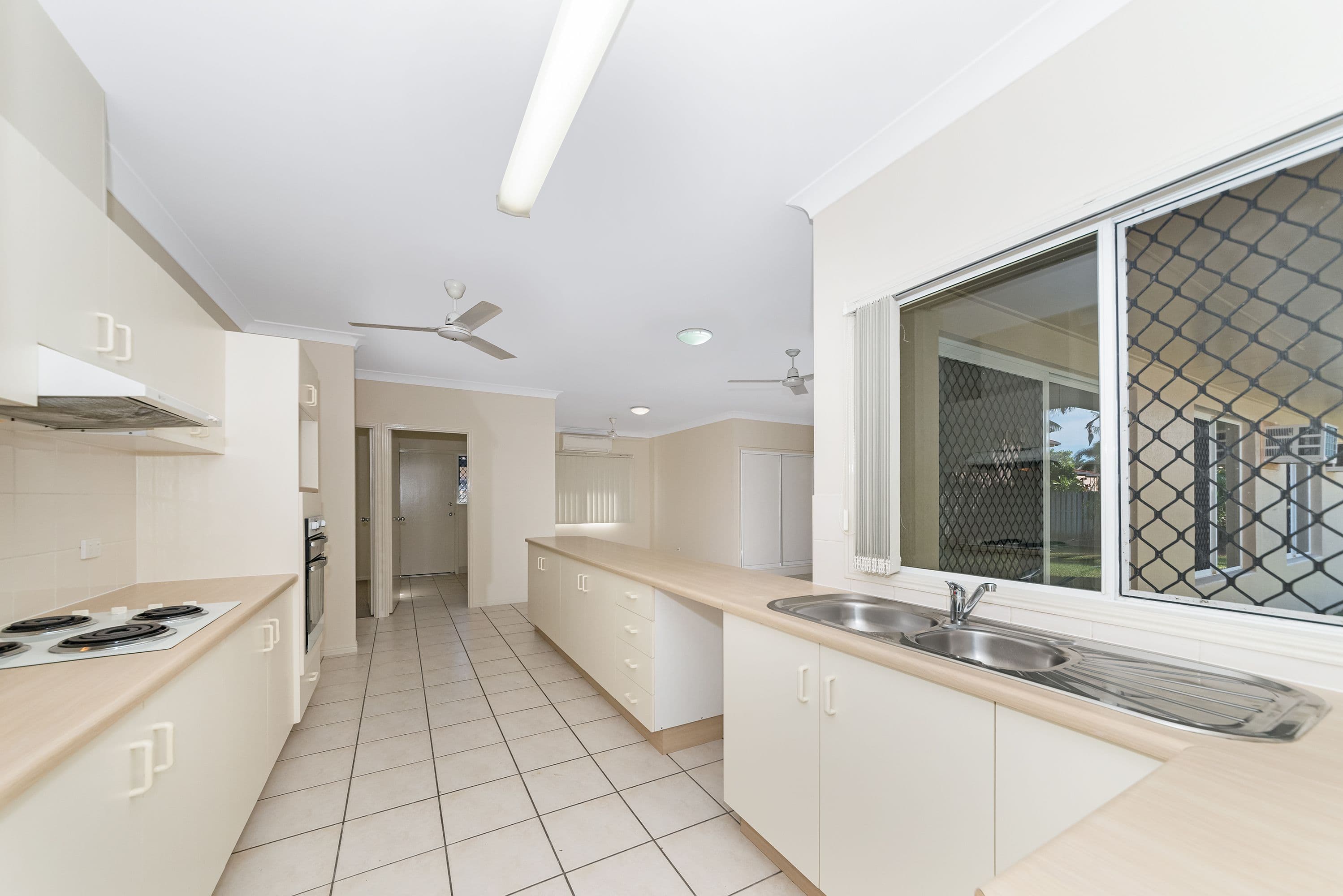16 Crown Court, Kirwan QLD 4817, Kirwan - Thumbnail 3