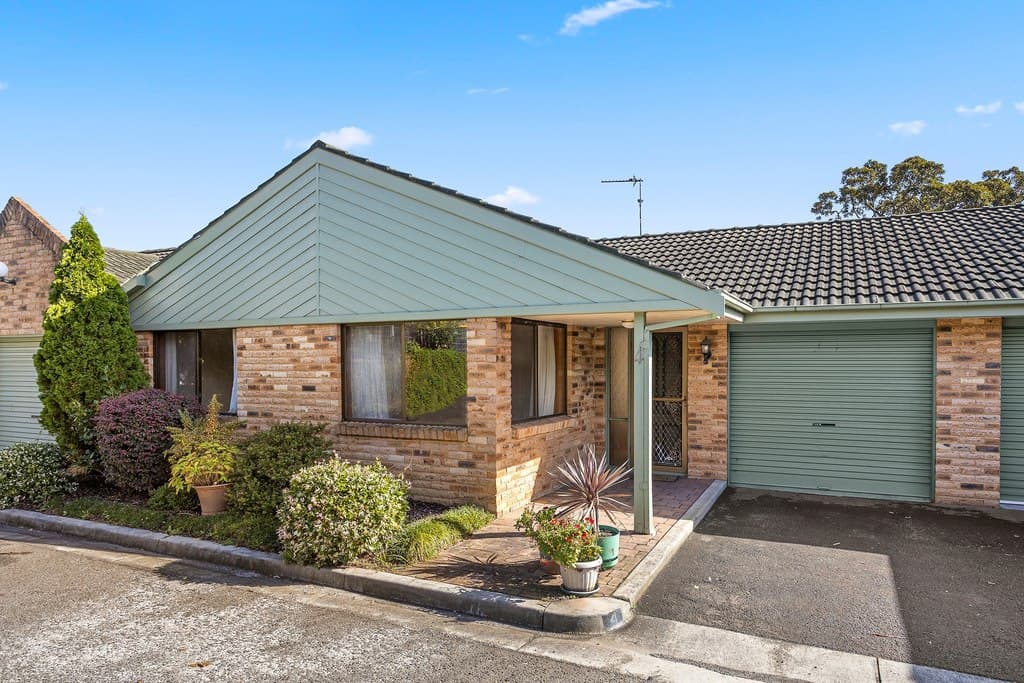 4/12-22 Gibsons Road, Figtree - Image 1