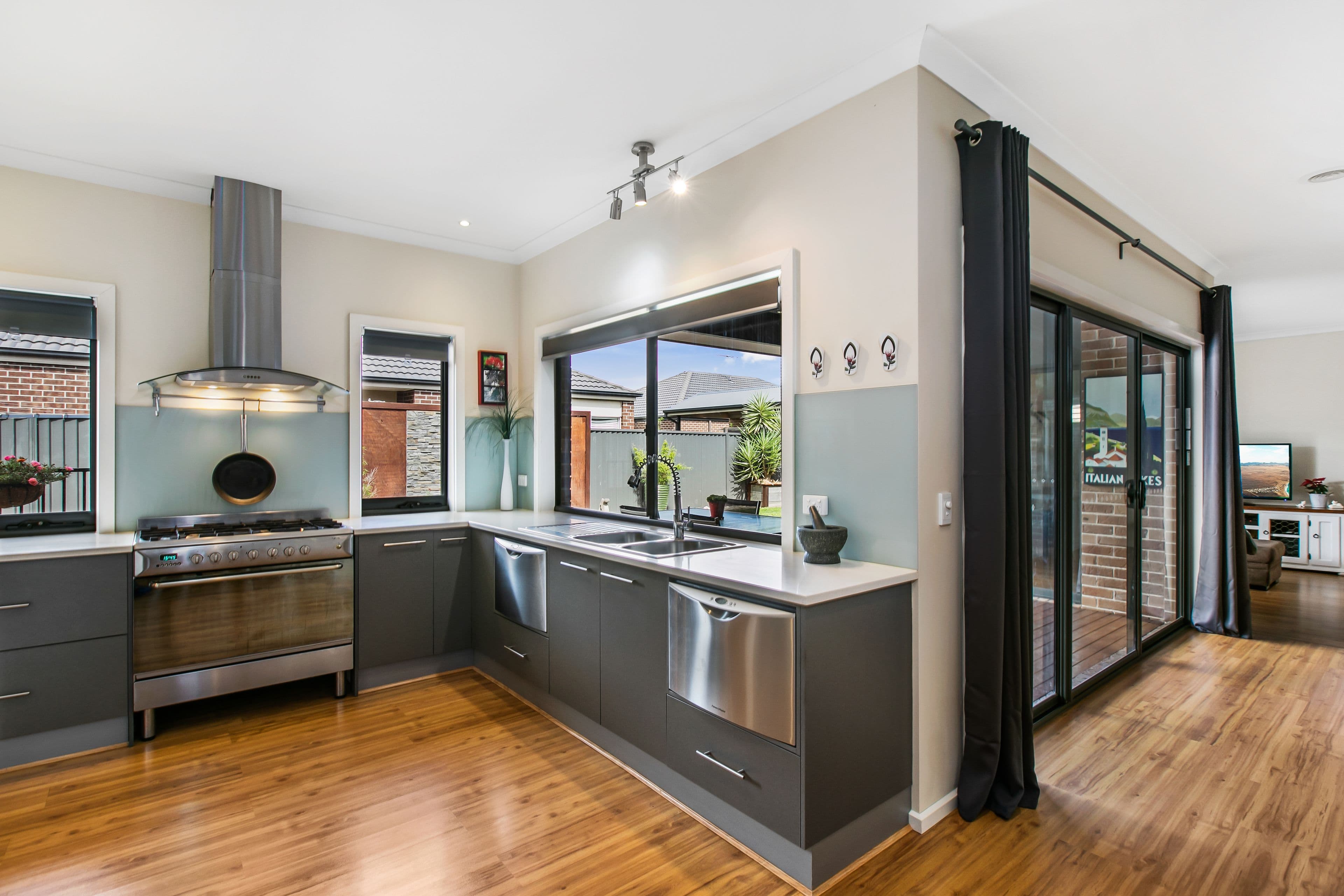 13 Parmentier Way, Pakenham VIC 3810, Pakenham - Thumbnail 3