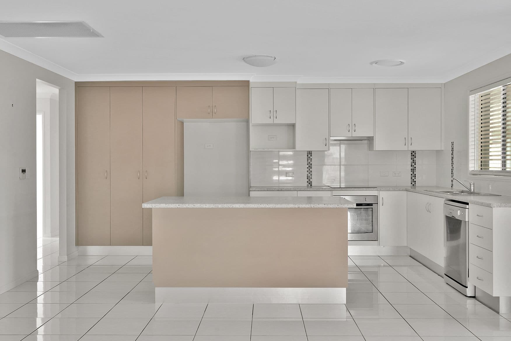 7 Singleton Court, Emerald QLD 4720, Emerald - Thumbnail 3
