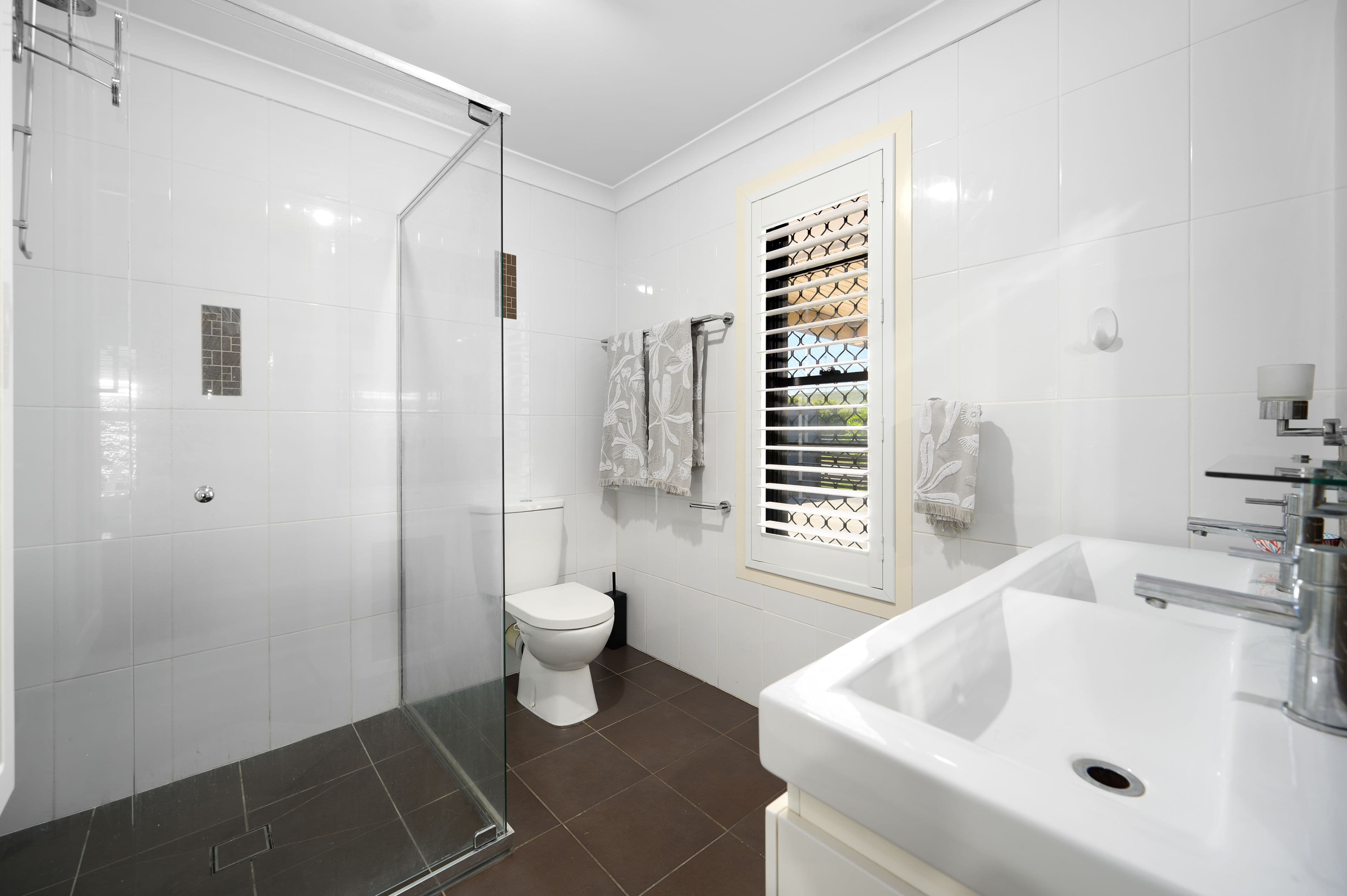 16 Menindee Avenue, Coombabah QLD 4216, Coombabah - Thumbnail 5
