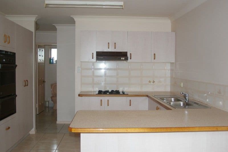 31 Linthaven Drive, ROTHWELL QLD 4022, Rothwell - Thumbnail 3
