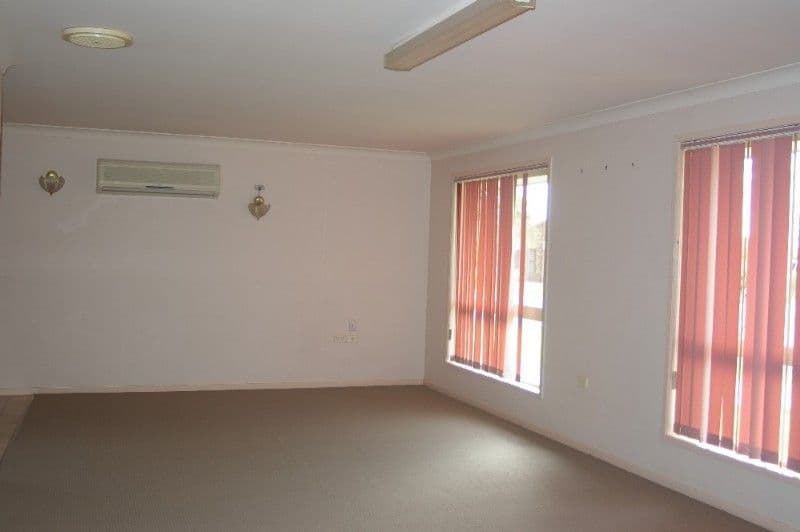 31 Linthaven Drive, ROTHWELL QLD 4022, Rothwell - Thumbnail 4