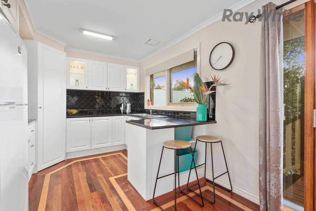 37 MEADOWLARK Lane, Mooroolbark VIC 3138, Mooroolbark - Thumbnail 4