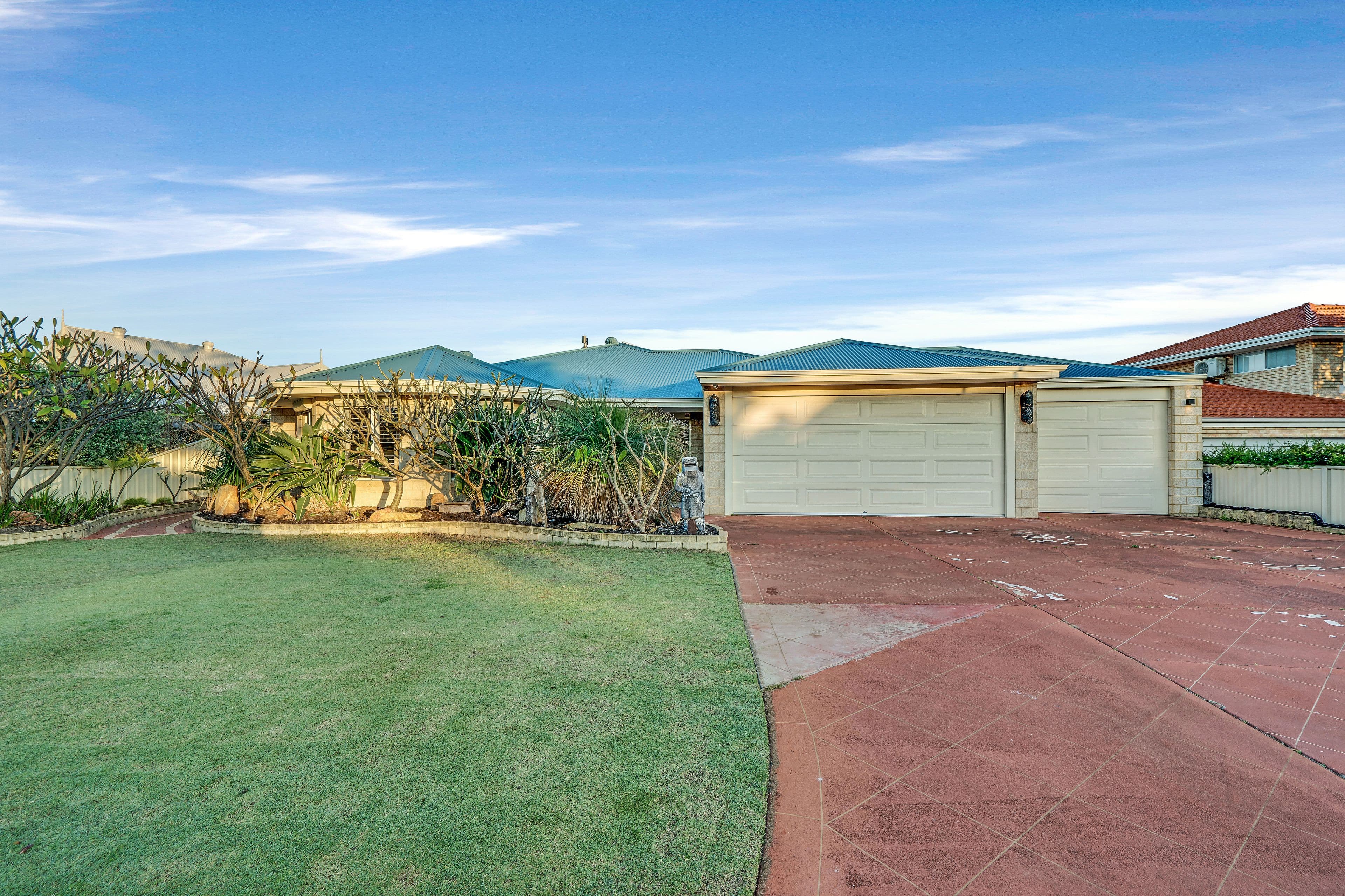 16 Batavia Avenue, Wannanup WA 6210, Wannanup - Thumbnail 2