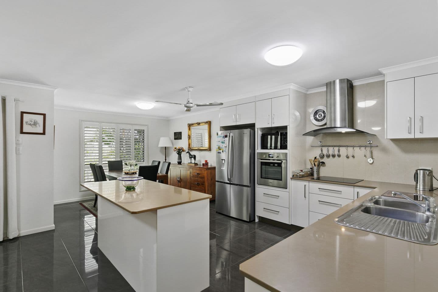11 Mayfair Street, Point Vernon QLD 4655, Point Vernon - Thumbnail 3