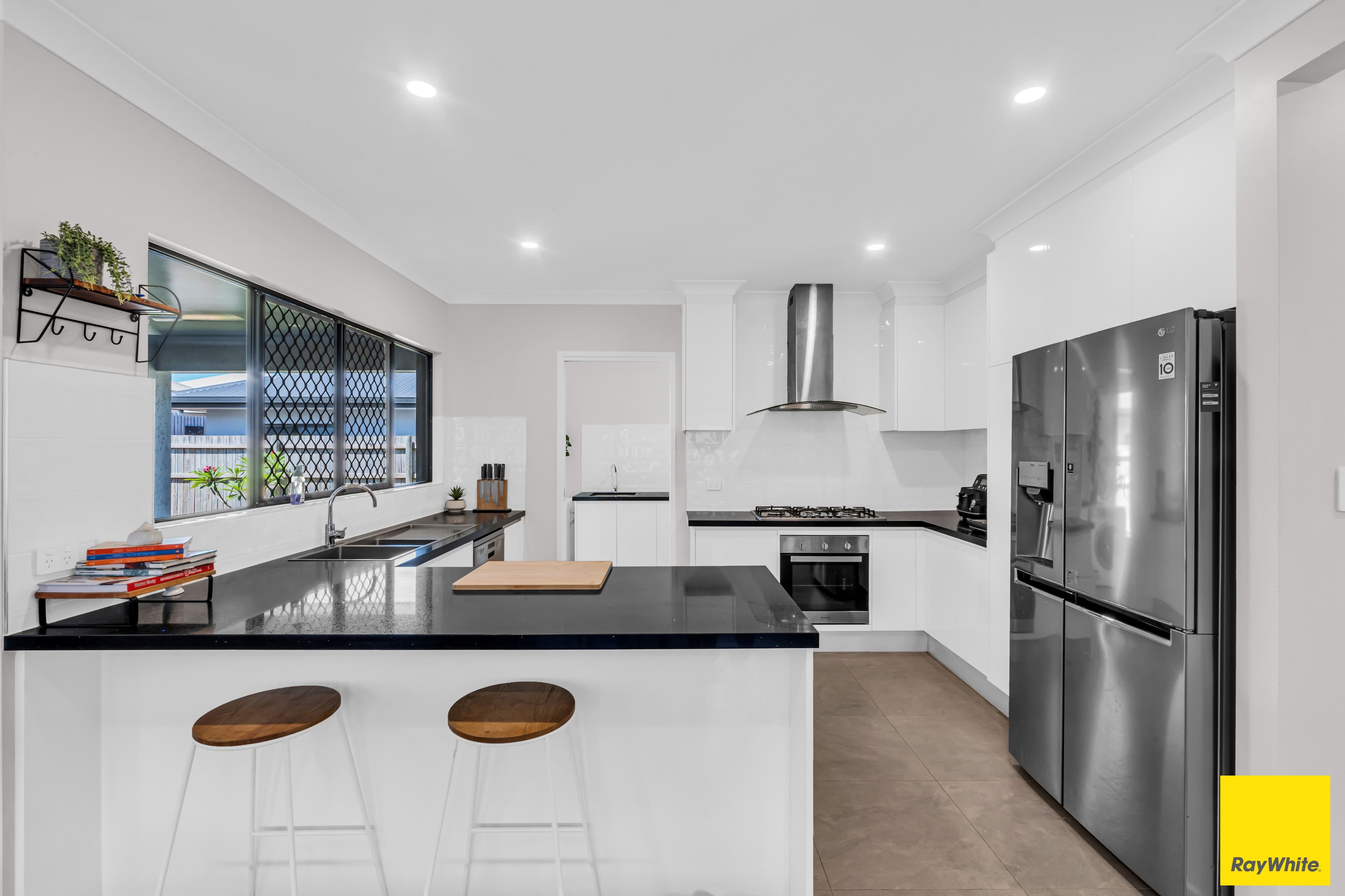 8 Oakdale Close, Trinity Beach QLD 4879, Trinity Beach - Thumbnail 3