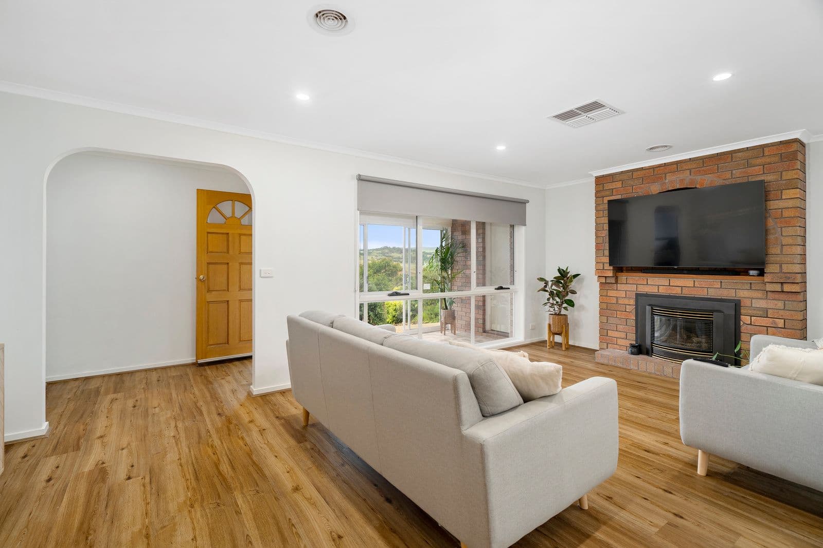118 Underbank Boulevard, Bacchus Marsh VIC 3340, Bacchus Marsh - Thumbnail 5