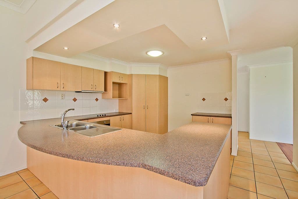4 Little Hampton Court, ARUNDEL QLD 4214, Arundel - Thumbnail 3