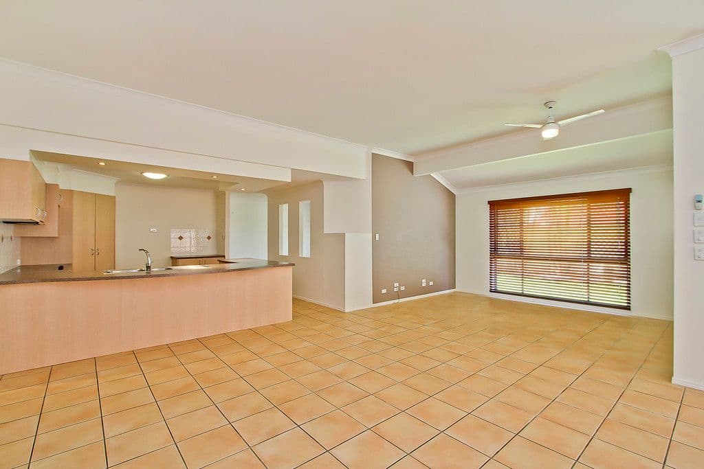 4 Little Hampton Court, ARUNDEL QLD 4214, Arundel - Thumbnail 4
