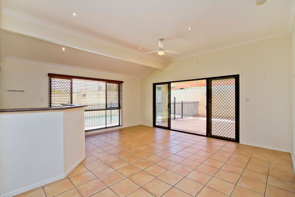 4 Little Hampton Court, ARUNDEL QLD 4214, Arundel - Thumbnail 5