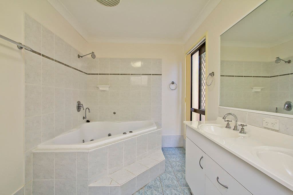 4 Little Hampton Court, ARUNDEL QLD 4214, Arundel - Thumbnail 8