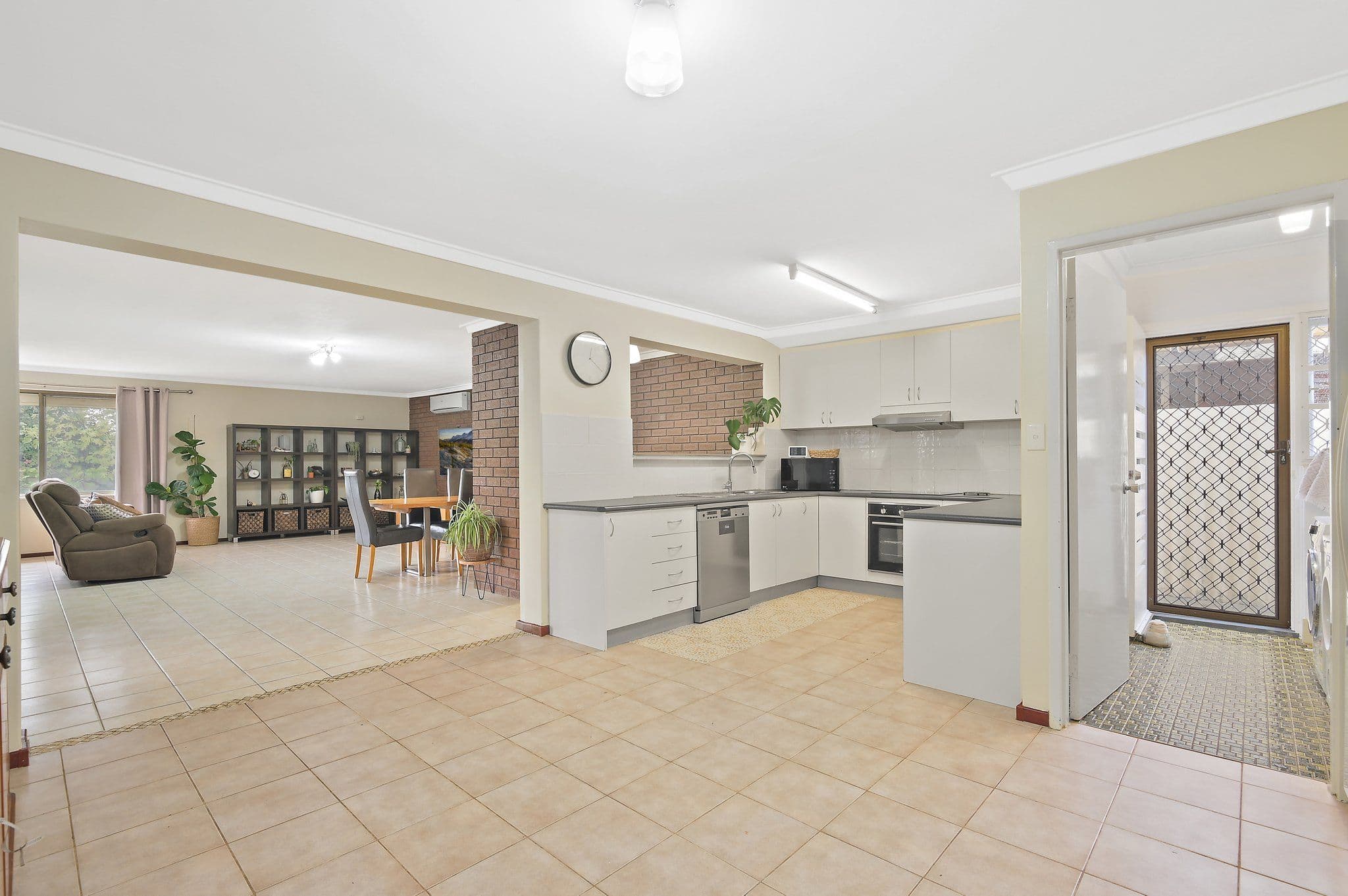 30 Chevalier Way, Thornlie WA 6108, Thornlie - Thumbnail 2
