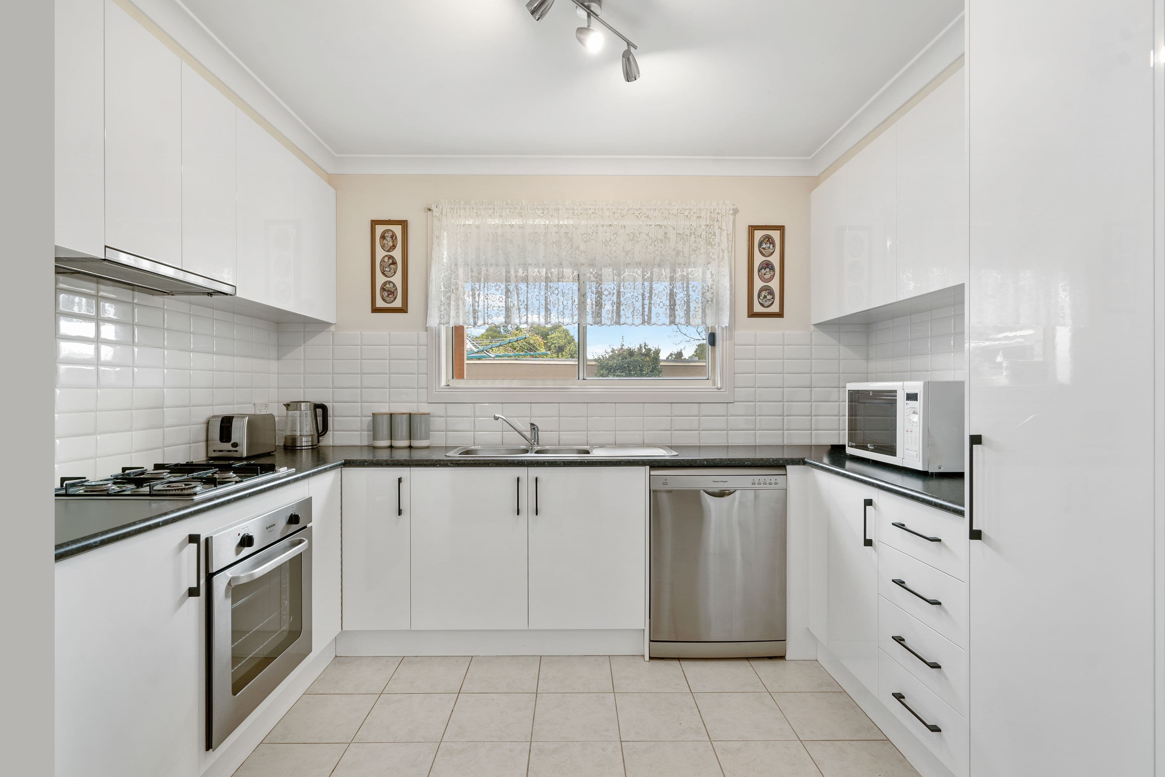 30 Henry Street, Melton VIC 3337, Melton - Thumbnail 5
