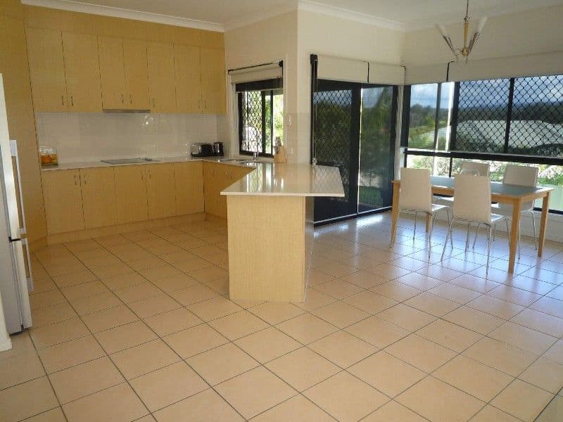 10 Orpington Court, ARUNDEL QLD 4214, Arundel - Thumbnail 2