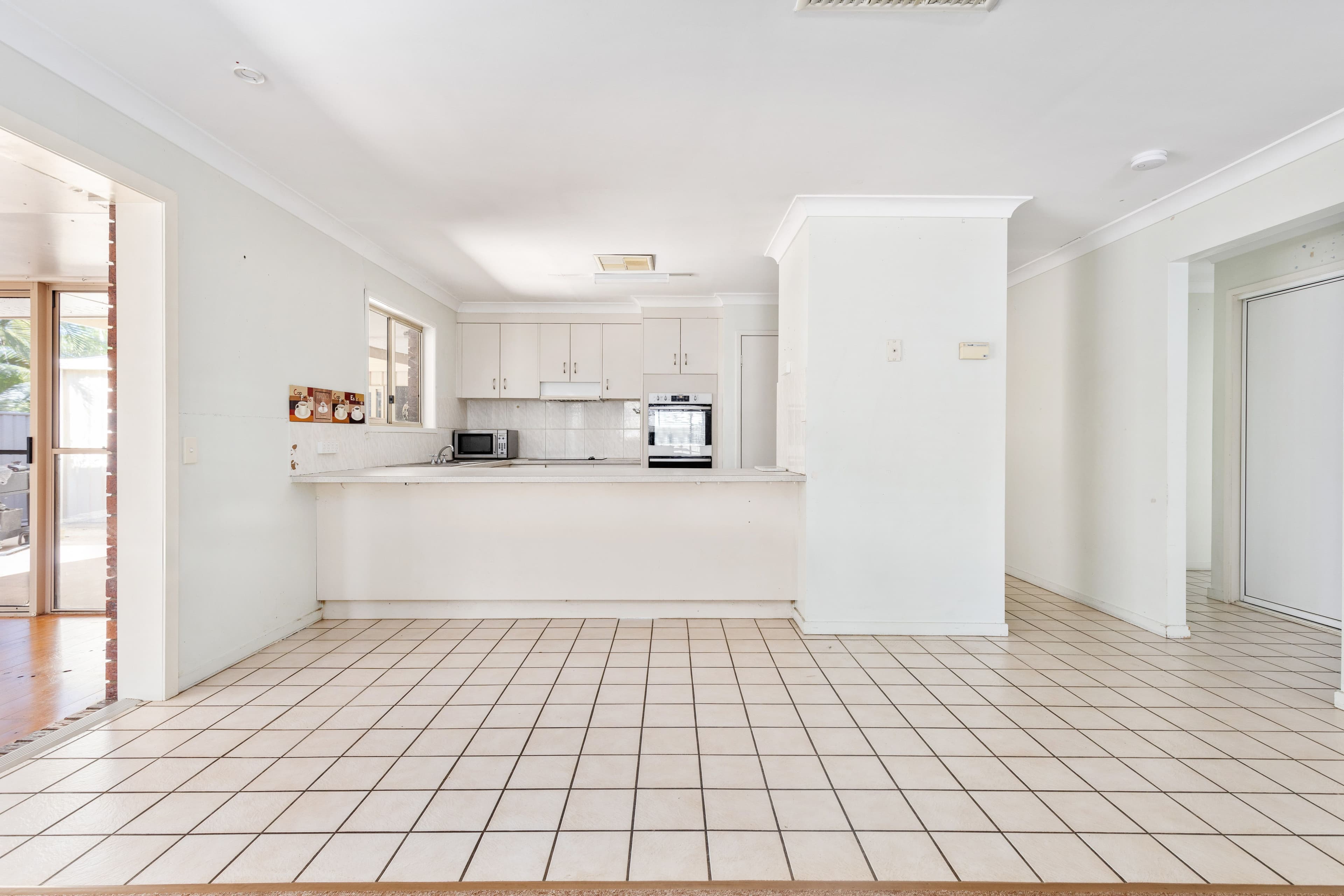 47 Bridgeman Street, Emerald QLD 4720, Emerald - Thumbnail 6