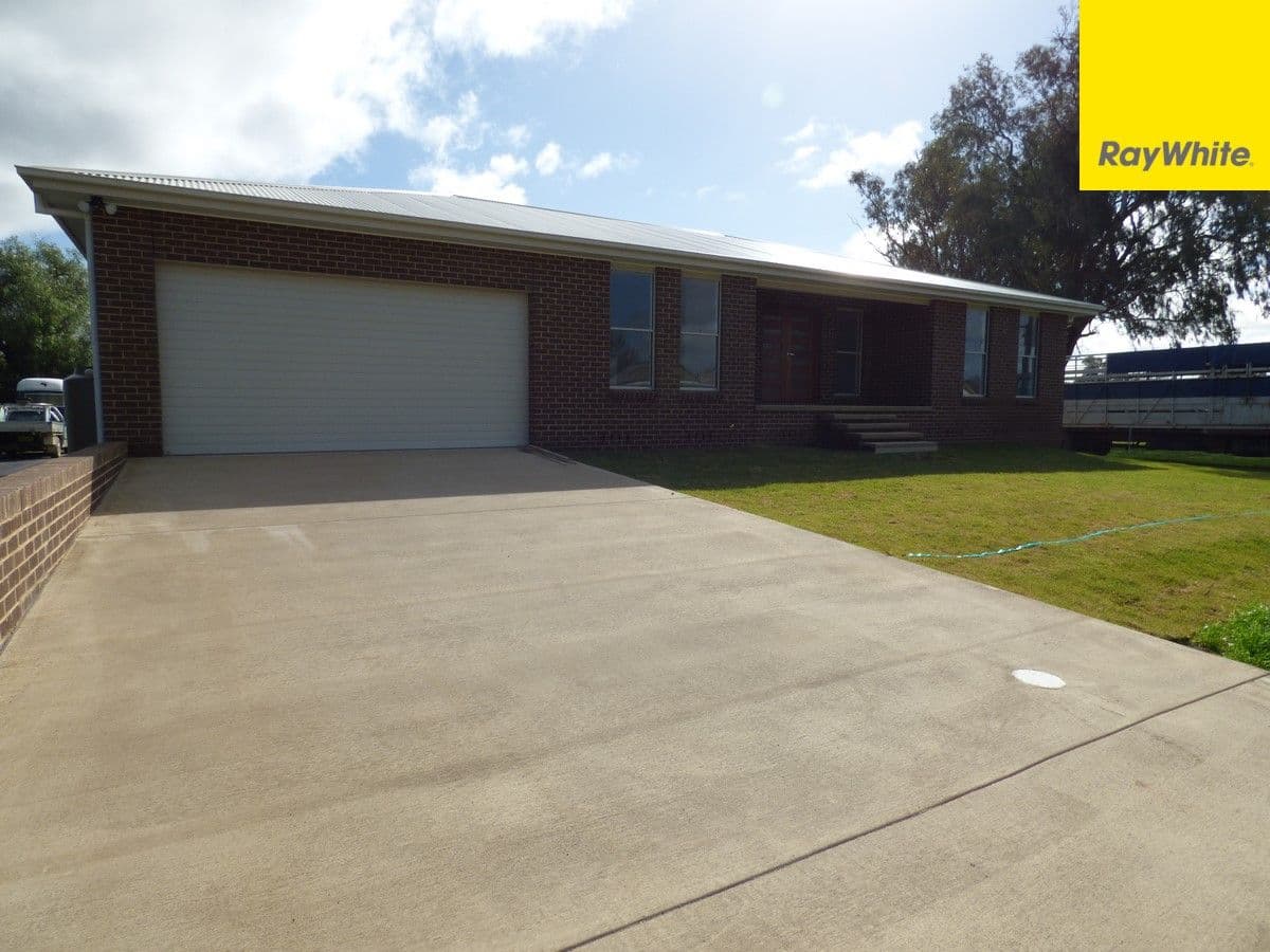 36 Show Street, Forbes - Image 1