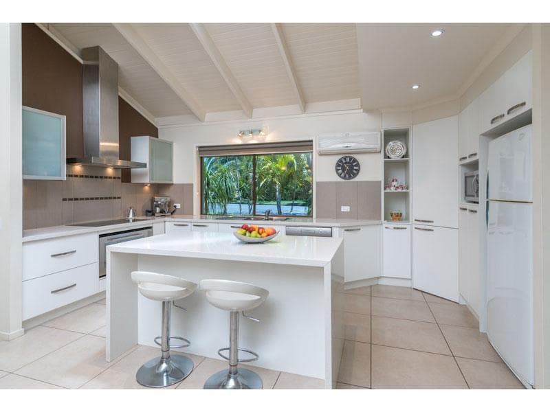 17 Caringal Drive,  Karana Downs, Karana Downs - Thumbnail 2