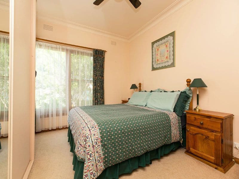 1 Yaralla Road, BENTLEIGH EAST VIC 3165, Bentleigh East - Thumbnail 4