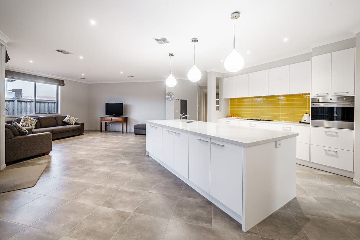 4 Marshflower Crescent, Clyde North VIC 3978, Clyde North - Thumbnail 2