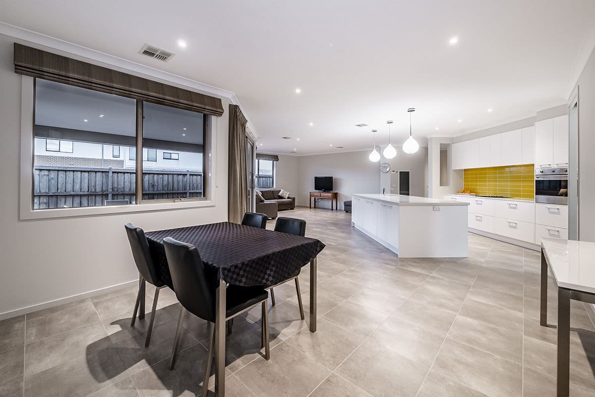 4 Marshflower Crescent, Clyde North VIC 3978, Clyde North - Thumbnail 3