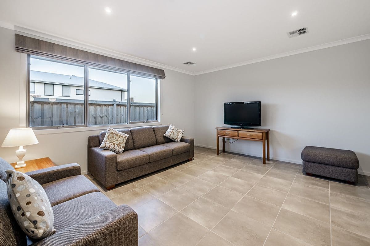 4 Marshflower Crescent, Clyde North VIC 3978, Clyde North - Thumbnail 6