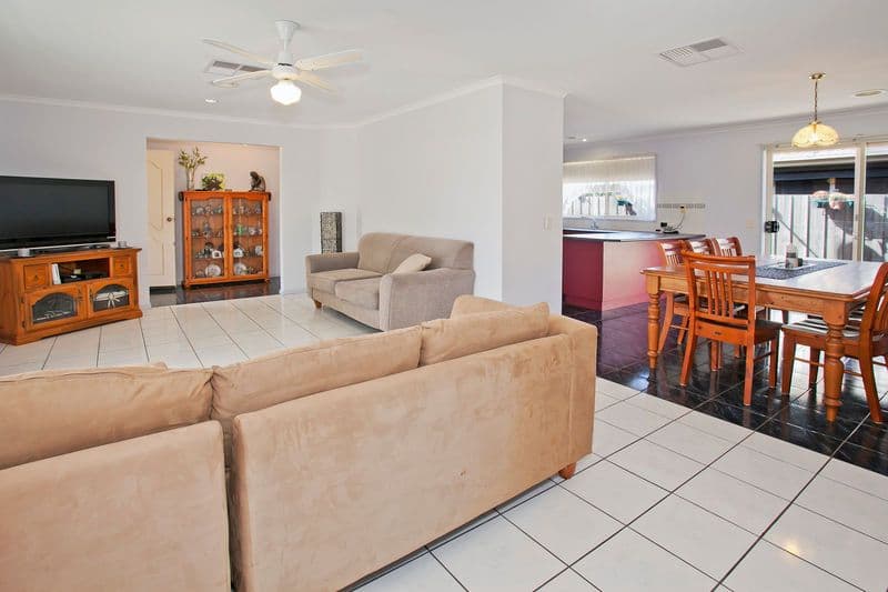14 Gandross Place, ST ALBANS PARK VIC 3219, St Albans Park - Thumbnail 2