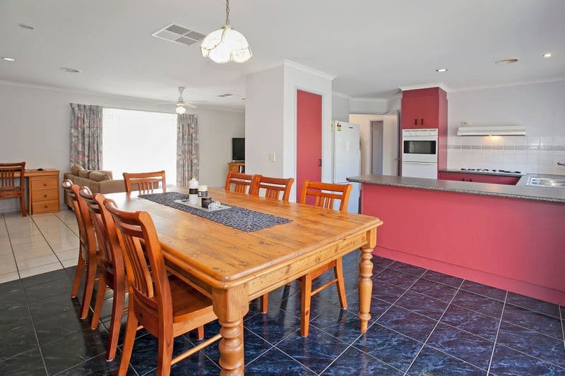 14 Gandross Place, ST ALBANS PARK VIC 3219, St Albans Park - Thumbnail 3