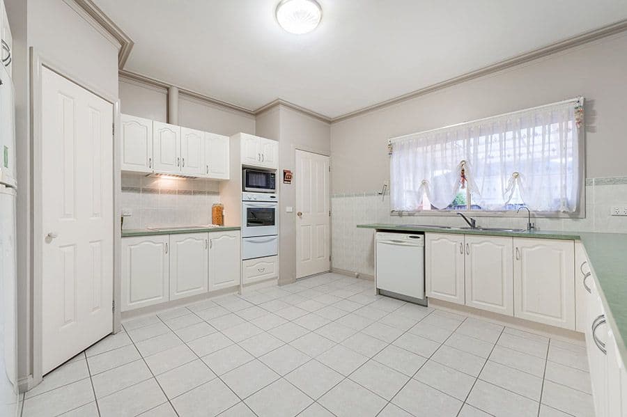 18 Grandview Boulevard, Craigieburn VIC 3064, Craigieburn - Thumbnail 2