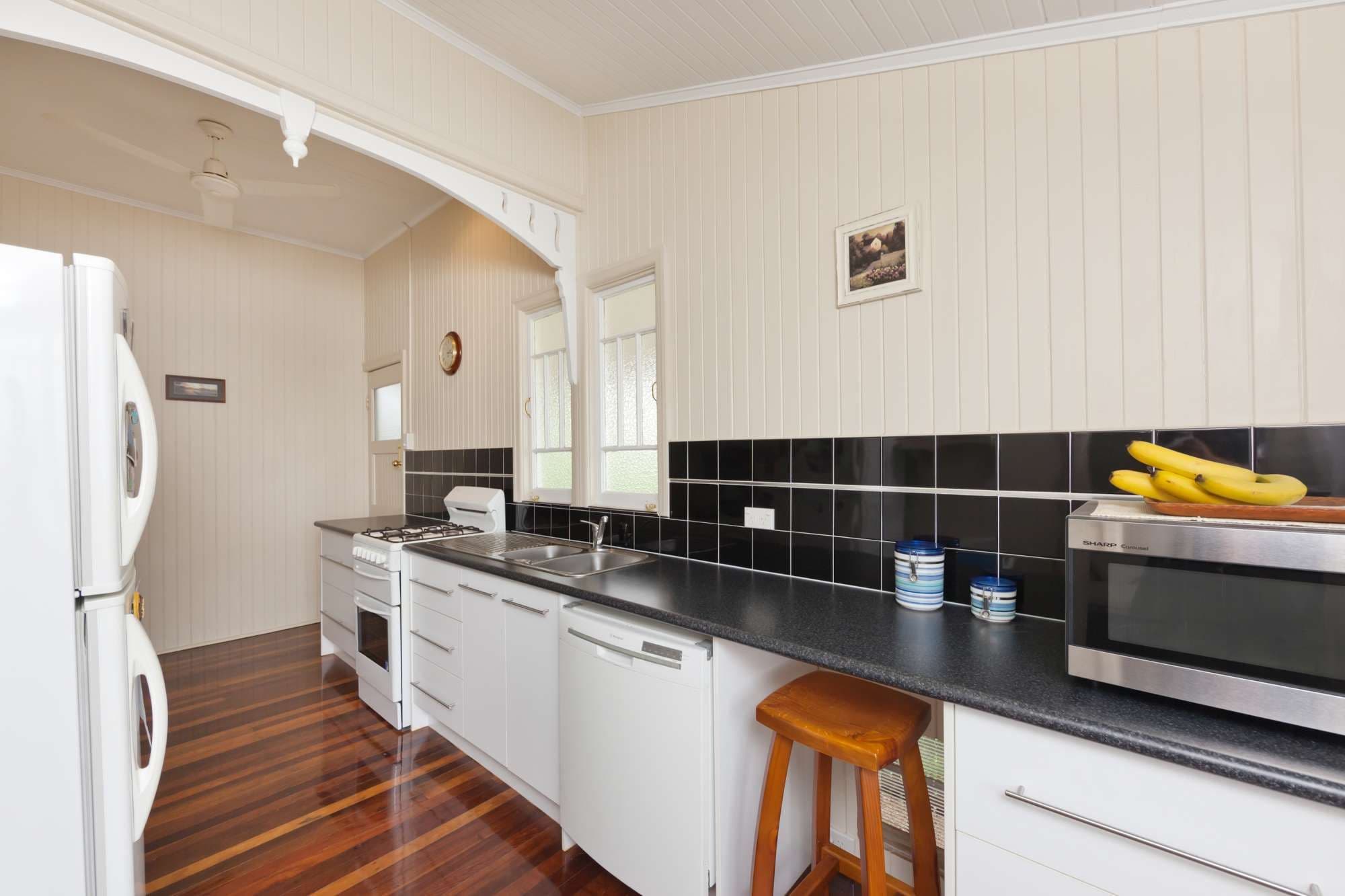 32 Twelfth Avenue, RAILWAY ESTATE QLD 4810, Railway Estate - Thumbnail 2