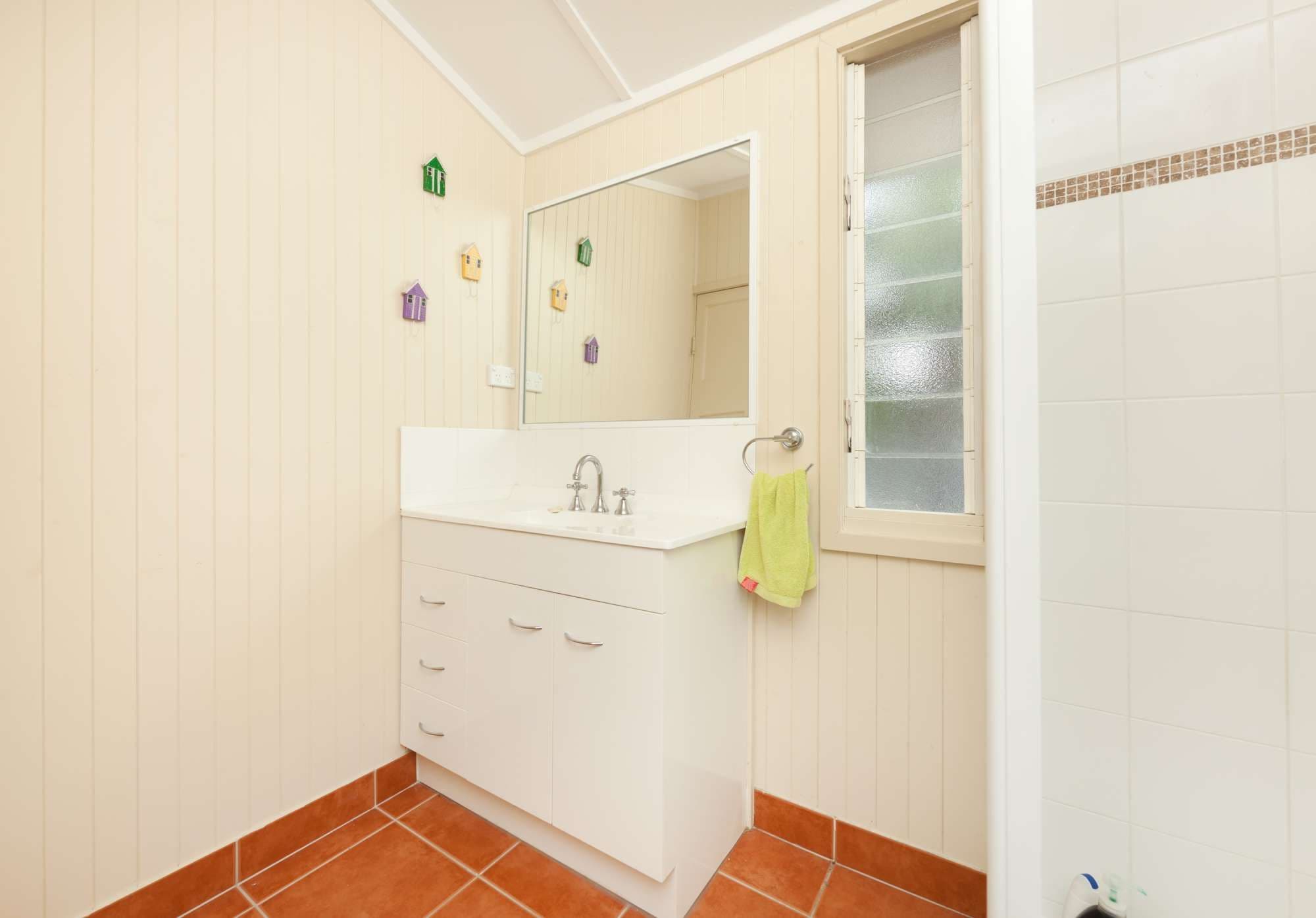 32 Twelfth Avenue, RAILWAY ESTATE QLD 4810, Railway Estate - Thumbnail 7